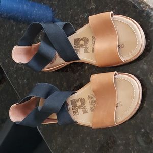 Sorel Tan and Black Criss Cross Sandals